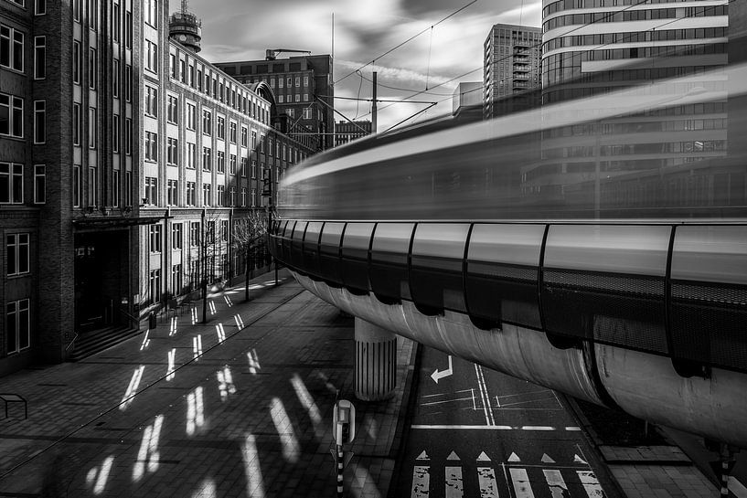 Beatrix Quartier in Den Haag mit der Straßenbahn zum Netzstrumpf. von Jolanda Aalbers