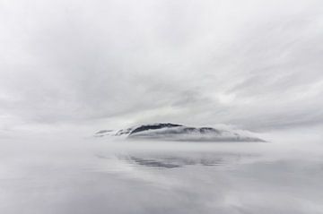 Mistige dag | Noorwegen van Jolien Ezendam