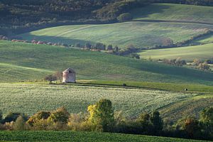 Windmühle in der mährischen Landschaft