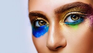 Frauen Gesicht mit Verschiedene Farben