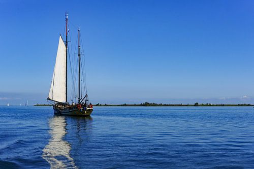 Zeilschip op het IJsselmeer
