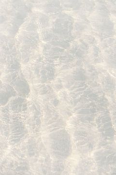 Kristal helder water | Strand fotografie | Zee | Zand van Mirjam Broekhof