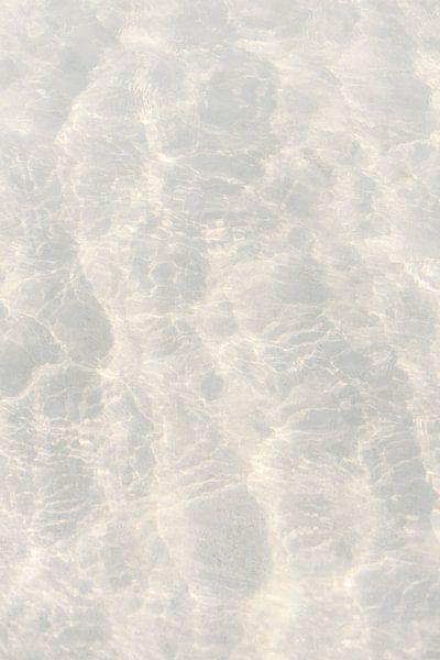 Kristal helder water | Strand fotografie | Zee | Zand van Mirjam Broekhof