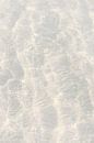Kristal helder water | Strand fotografie | Zee | Zand van Mirjam Broekhof thumbnail