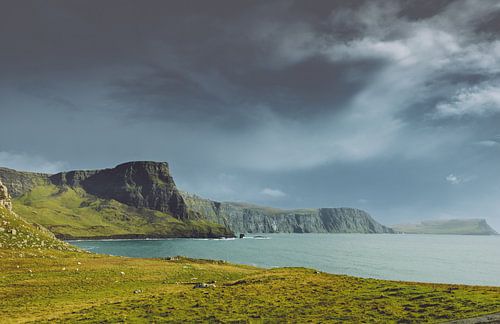 Neist Point op het Isle of Skye in Groot-Brittannië. Panorama klif. Schotland Hooglanden!