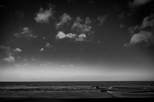 Zeezicht met wolken en golven