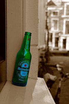 Lonely gelag bottle of Heineken