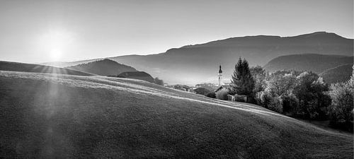 Castelrotto sunset in black and white by Manfred Voss, Black-White Photography