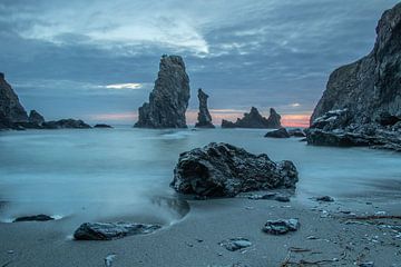 Abendbild der Aiguilles de Port Coton, Belle Ile und Mer von Arthur Puls Photography