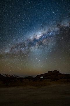 Spitskoppe met melkweg in Namibië, Afrika van Patrick Groß