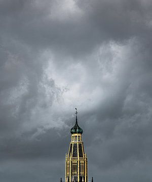De Zuiderkerk toren in het IJsselmeer stadje Enkhuizen