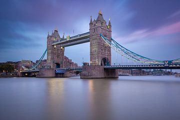 Tower Bridge Blauwe Uur van Ronne Vinkx