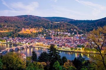 Heidelberg met het kasteel bij zonsondergang van Werner Dieterich