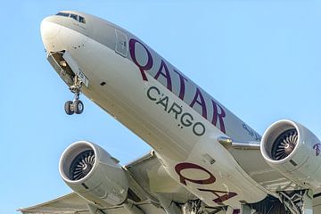 L'avion cargo Boeing 777-FDZ de Qatar Cargo. sur Jaap van den Berg