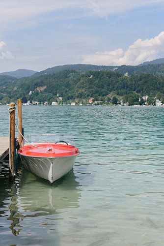 Bateau rouge sur le Wörthersee | Carinthie | Autriche | Photographie de voyage