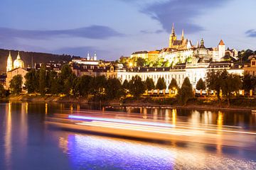 Prag mit der Burg am Abend