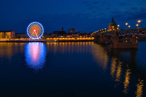 Toulouse bij nacht aan de rivier