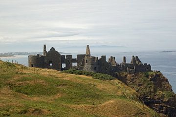 Dunluce Castle ist eine der größten Ruinen einer mittelalterlichen Burg in Irland.