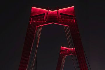 De Willemsbrug in Rotterdam in de nachtelijke uren van MS Fotografie | Marc van der Stelt