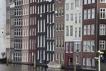 Grachtenpanden in het centrum van Amsterdam. van Harold Versteeg