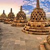 Zonsondergang over Stupa's Borobudur van Eduard Lamping