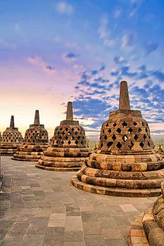 Sonnenuntergang über Stupas Borobudur