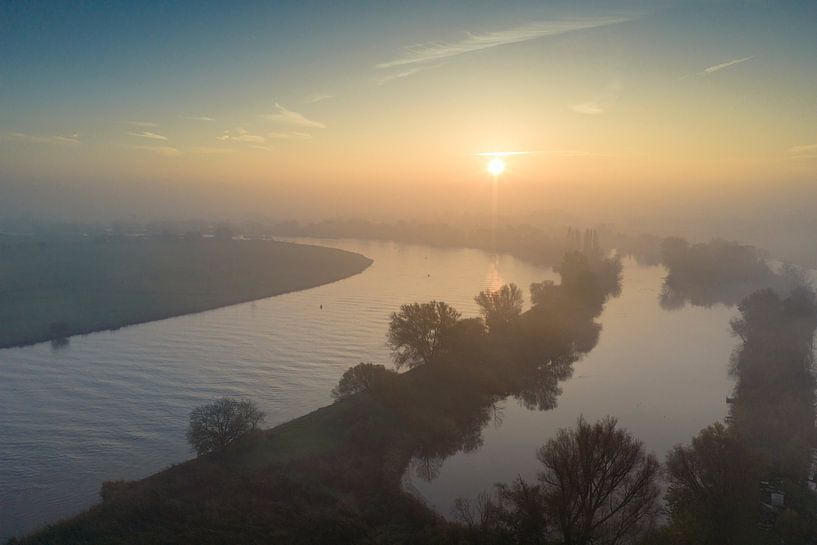 Zonsopgang over de IJssel tijdens een mooie herfstochtend van Sjoerd van der Wal Fotografie