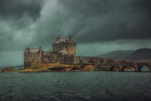 Kasteel Eilean Donan in Schotland. Highlander kasteel in de Hooglanden.
