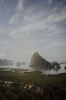 Tranquillité tropicale : splendeur côtière entre Krabi et Phuket en Thaïlande