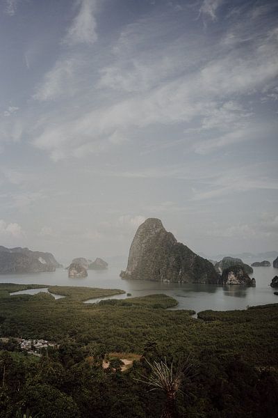 Tranquillité tropicale : splendeur côtière entre Krabi et Phuket en Thaïlande par Sharon Kastelijns