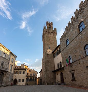 Toren in de stad Azerro in Italië