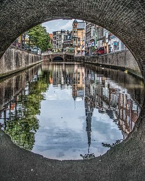 De voorstreek in Leeuwarden met zicht op de Centrale Apotheek by Harrie Muis