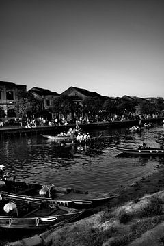 Hoi An by night in black and white by Frank Photos