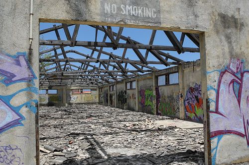 vervallen loods zonder dak willemstad curacao