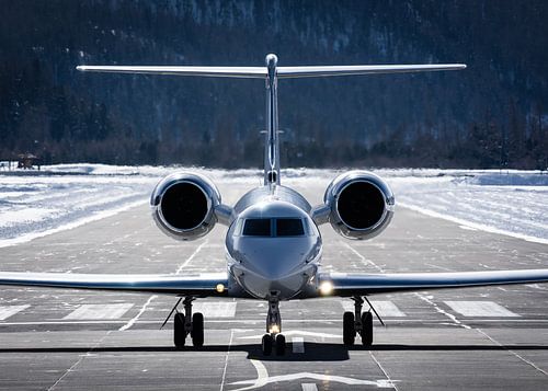 Business Jet - Gulfstream G550 - slowing down on the runway.