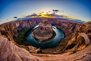 Zonsondergang boven de beroemde Horseshoe Bend van Leo Schindzielorz