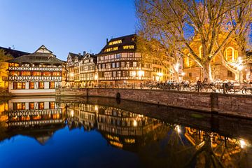 Klein Frankrijk in Straatsburg bij nacht in Straatsburg van Werner Dieterich