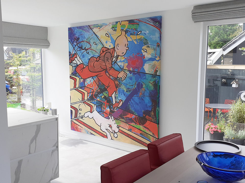 Tintin and Bobbie from the stairs, by Frans Mandigers