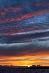 Ciel spectaculaire au coucher du soleil au Svalbard