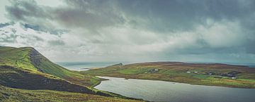 Menschenleere Einsamkeit am Neist Point. Isle of Skye in Großbritannien. Panorama Klippe an den Schottland Highlands! von Jakob Baranowski - Photography - Video - Photoshop