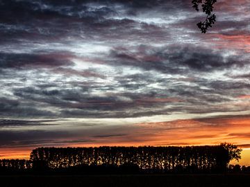 Sonnenuntergang mit Wolken von Hans Vos Fotografie