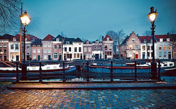 De Brede Haven van Den Bosch tijdens het blauwe uur
