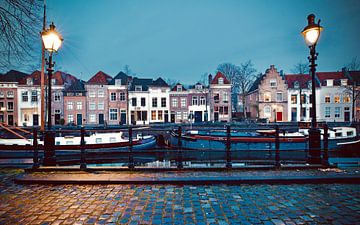 De Brede Haven van Den Bosch tijdens het blauwe uur van Den Bosch aan de Muur