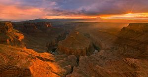 Sonnenuntergang am Tatahatso Point, Arizona