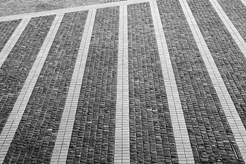 Line pattern on the ground by Pictorine