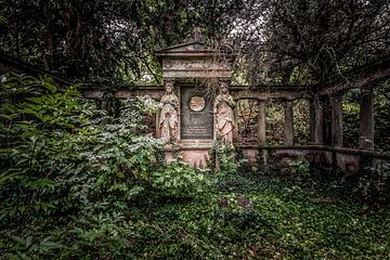 Verlaten begraafplaats van Gentleman of Decay