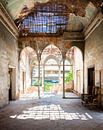 Palais abandonné en grand état de délabrement. par Roman Robroek - Photos de bâtiments abandonnés Aperçu