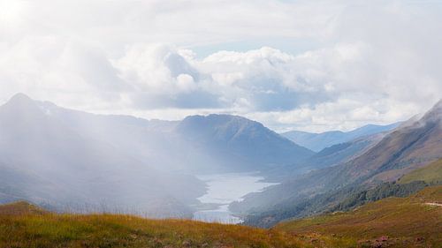 De magnifieke bergen van de Schotse Hooglanden