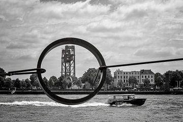 Voormalige Spoorbrug De Hef door het oog gezien van De Waslijn van Auke de Vries van Stedelijke landschappen - Rick Van der Poorten Fotografie
