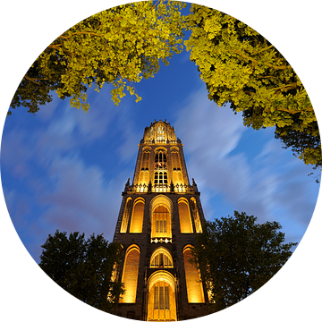 Domtoren in Utrecht gezien vanaf het Domplein van Donker Utrecht